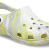 Crocs Classic Clog Marble Beach Sports Sandale unisex alb gri „White Grey” 206867-1FJ Crocs Classic Clog Marble Beach Sports Sandale unisex alb gri „White Grey” 206867-1FJ