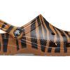 Crocs Classic saboți cu imprimare animale Beach Tiger Stripes Sandale galbene 206676-2ZF
