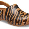 Crocs Classic saboți cu imprimare animale Beach Tiger Stripes Sandale galbene 206676-2ZF