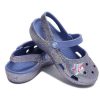 Crocs (PS) Sandale sport albastre lucioase cu toc plat pentru exterior 206370-434 Crocs (PS) Sandale sport albastre lucioase cu toc plat pentru exterior 206370-434