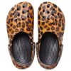 Crocs (WMNS) Sabot clasic Imprimare cu animale Sandale casual de plajă Imprimeu leopard 206676-90L Crocs (WMNS) Sabot clasic Imprimare cu animale Sandale casual de plajă Imprimeu leopard 206676-90L
