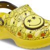 Crocs (WMNS) X Smiley Classic Saboți Talpă groasă Față zâmbitoare nori Sandale Galben Negru 207233-90H Crocs (WMNS) X Smiley Classic Saboți Talpă groasă Față zâmbitoare nori Sandale Galben Negru 207233-90H