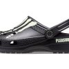Saboți Crocs Pleasures x Classic „Skeleton – Glow in the Dark” 208267-001