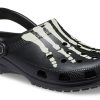 Saboți Crocs Pleasures x Classic „Skeleton – Glow in the Dark” 208267-001