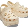 Saboți Crocs (WMNS) Mega Crush Shell și Pealrs „bej” 209287