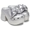 Saboți Crocs (WMNS) Siren Metallic Bow „Silver” 210050-0P1 Saboți Crocs (WMNS) Siren Metallic Bow „Silver” 210050-0P1