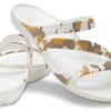 Sandale casual Crocs (WMNS) Kadee Camuflaj alb 206894-960 Sandale casual Crocs (WMNS) Kadee Camuflaj alb 206894-960