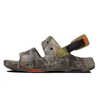 Sandale Crocs Realtree Edge pentru toate terenurile „Tan” 207891-267