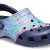Sandale Crocs (WMNS) Classic Clog Liberty London Beach Deep Blue 206447-410 Sandale Crocs (WMNS) Classic Clog Liberty London Beach Deep Blue 206447-410
